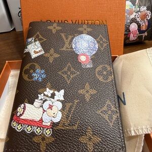 SE Vivvy Iconic Monogram wallet